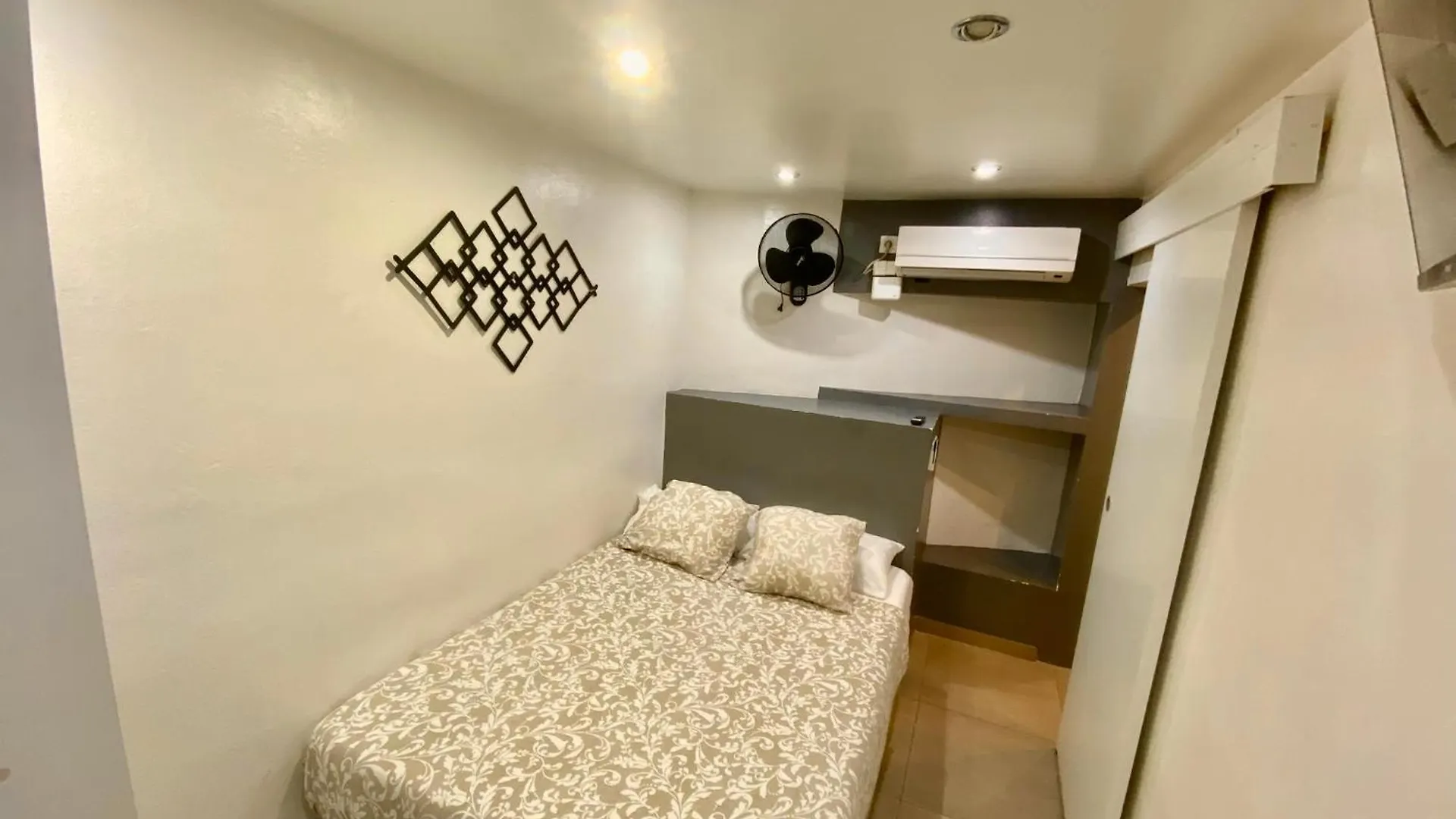 Suites Nuevas Con Bano Privado Frente Al Metro St Mwc Barcelona-Fira Οσπιταλέτ ντε Λιοβρεγάτ Διαμέρισμα