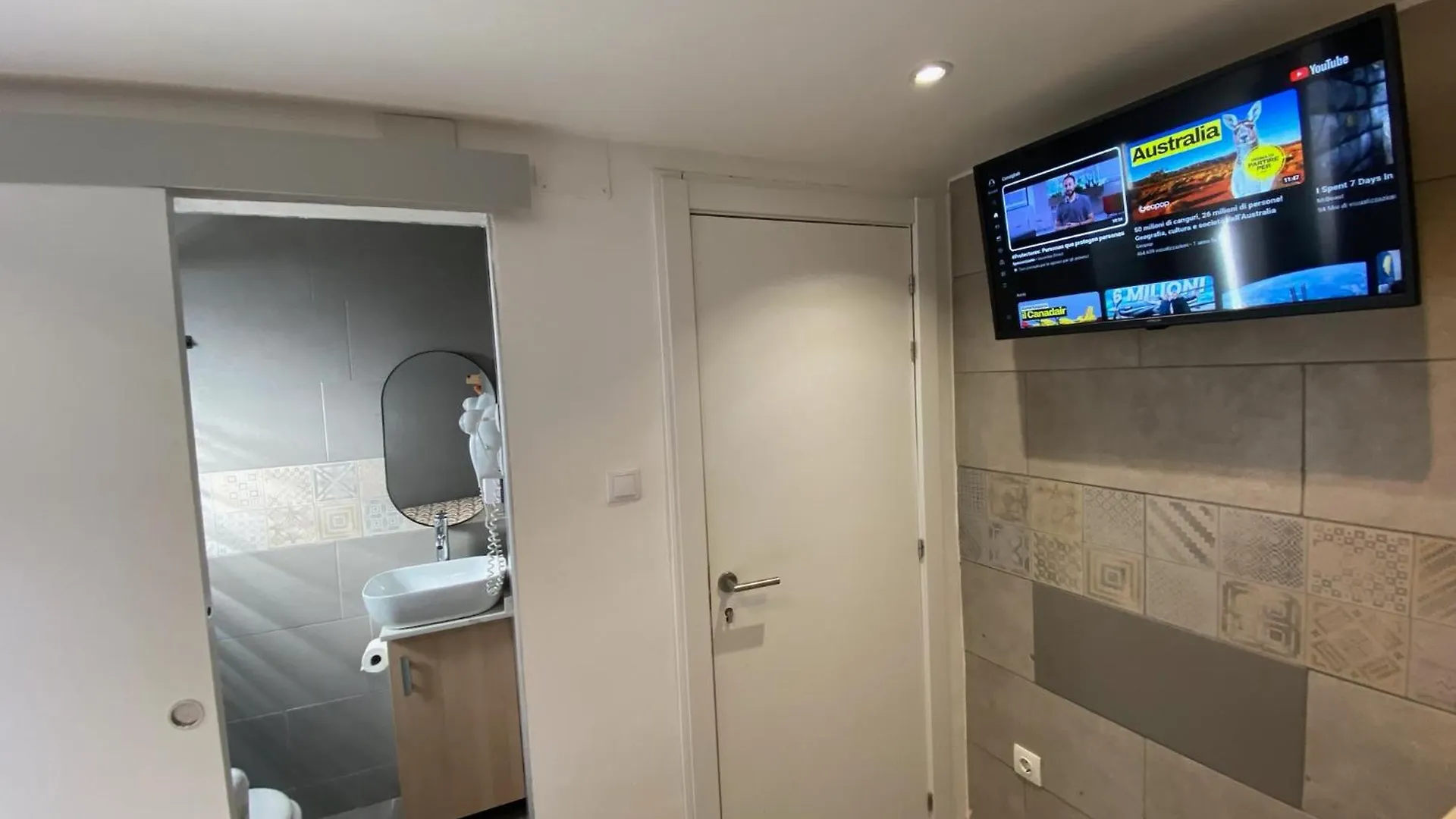 Apartment Suites Nuevas Con Bano Privado Frente Al Metro St Mwc Barcelona-Fira L'Hospitalet de Llobregat