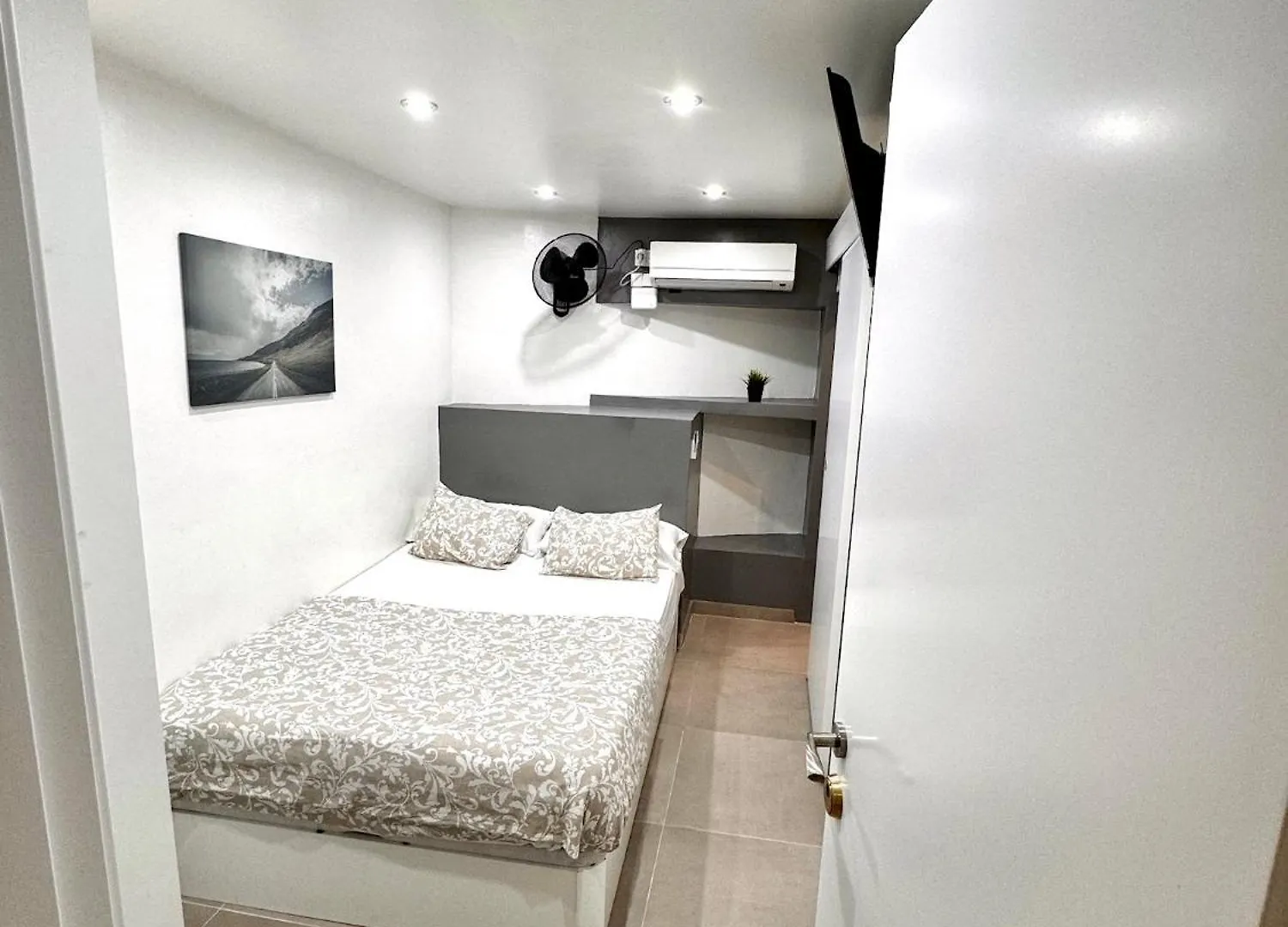 Suites Nuevas Con Bano Privado Frente Al Metro St Mwc Barcelona-Fira L'Hospitalet de Llobregat 0*,