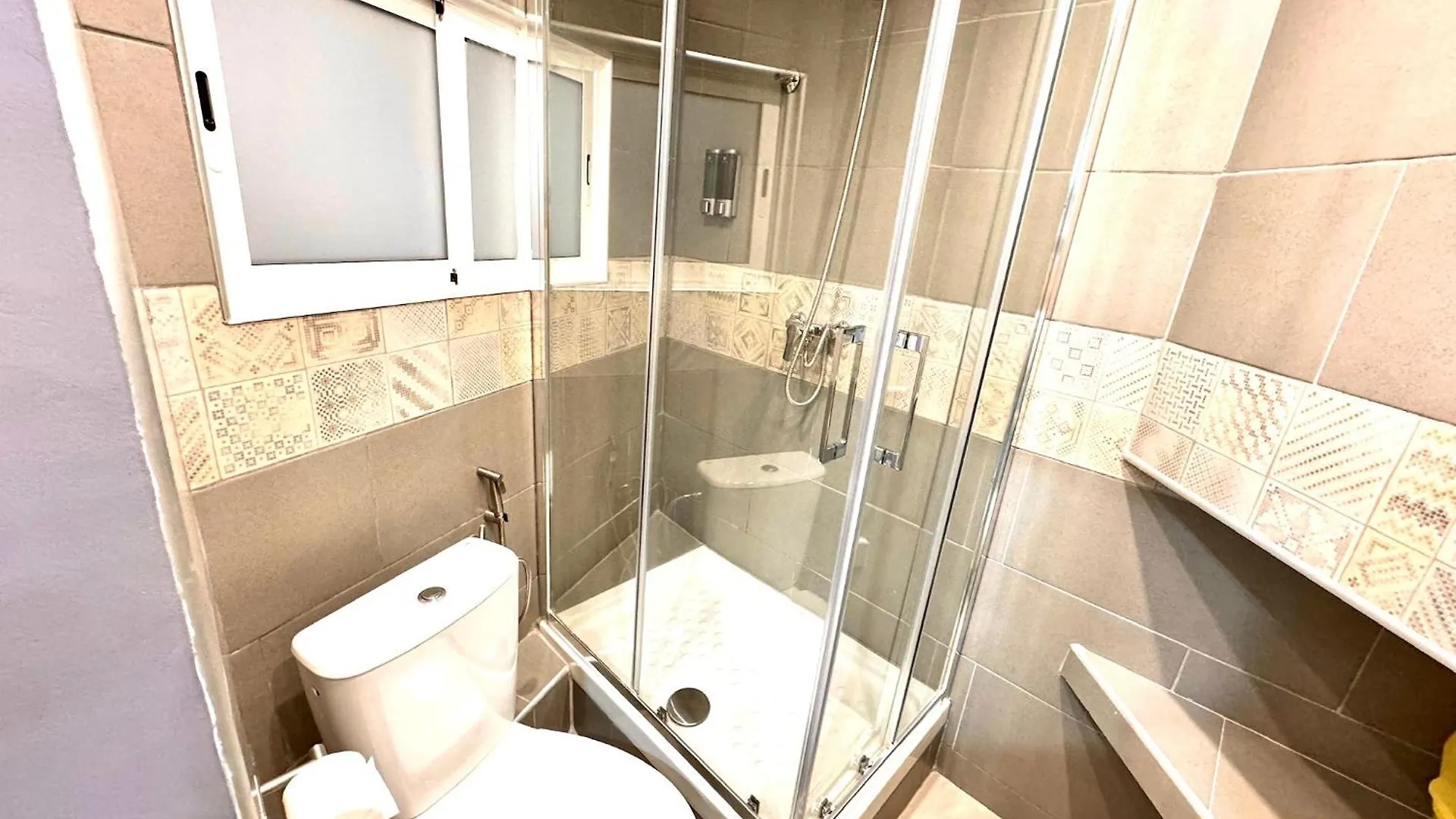 Suites Nuevas Con Bano Privado Frente Al Metro St Mwc Barcelona-Fira L'Hospitalet de Llobregat Spain