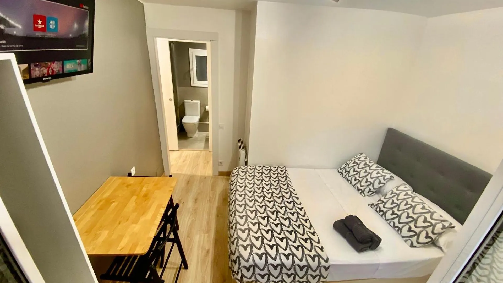 Suites Nuevas Con Bano Privado Frente Al Metro St Mwc Barcelona-Fira L'Hospitalet de Llobregat Apartment