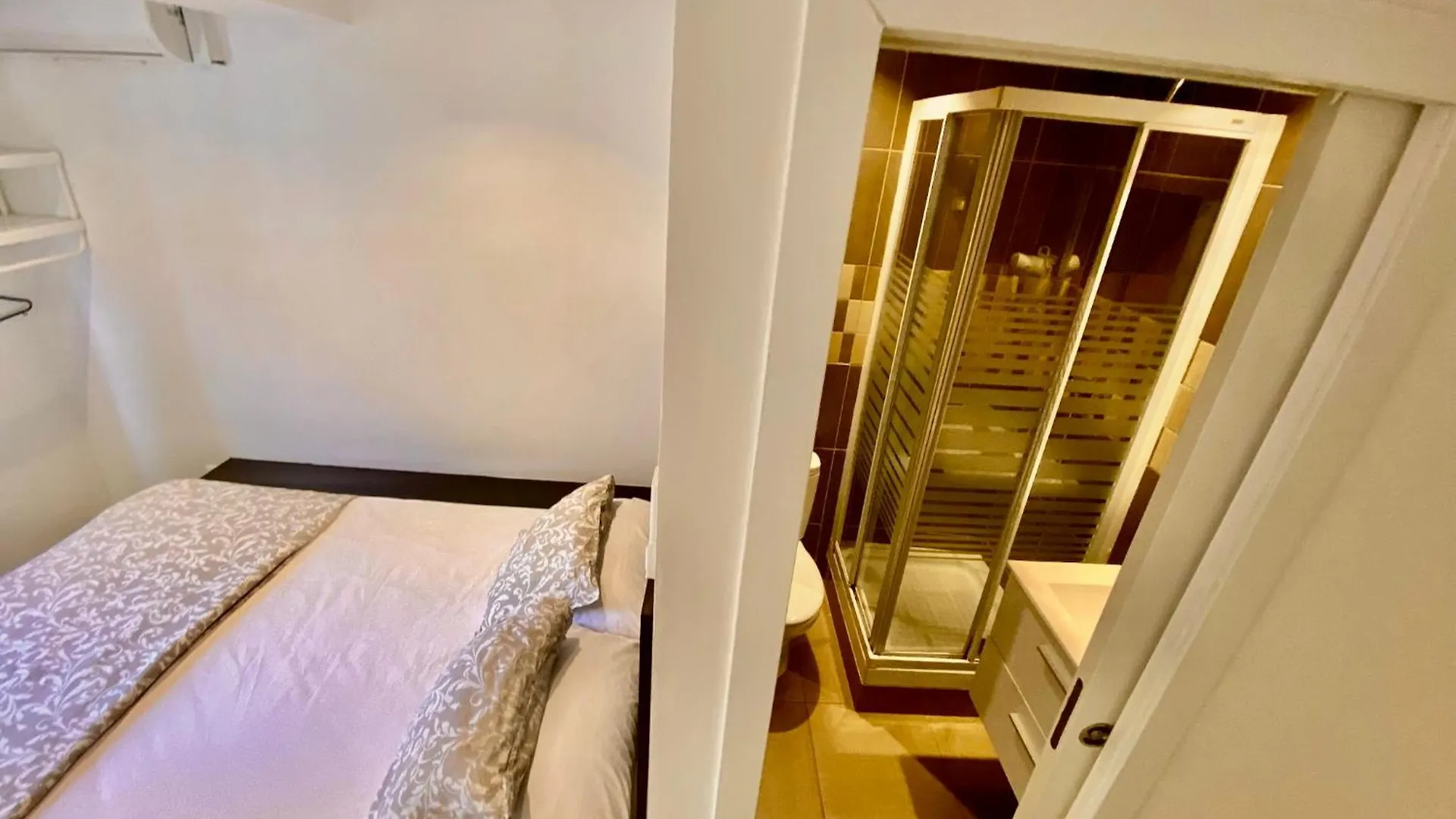 Apartment Suites Nuevas Con Bano Privado Frente Al Metro St Mwc Barcelona-Fira L'Hospitalet de Llobregat Spain