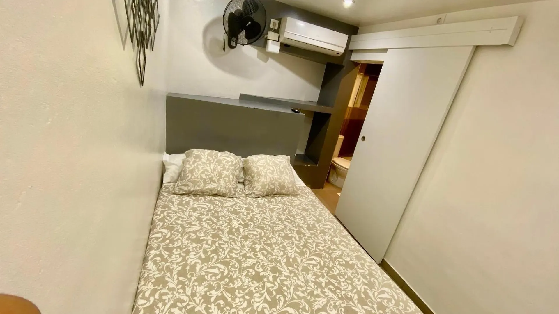 Apartment Suites Nuevas Con Bano Privado Frente Al Metro St Mwc Barcelona-Fira L'Hospitalet de Llobregat