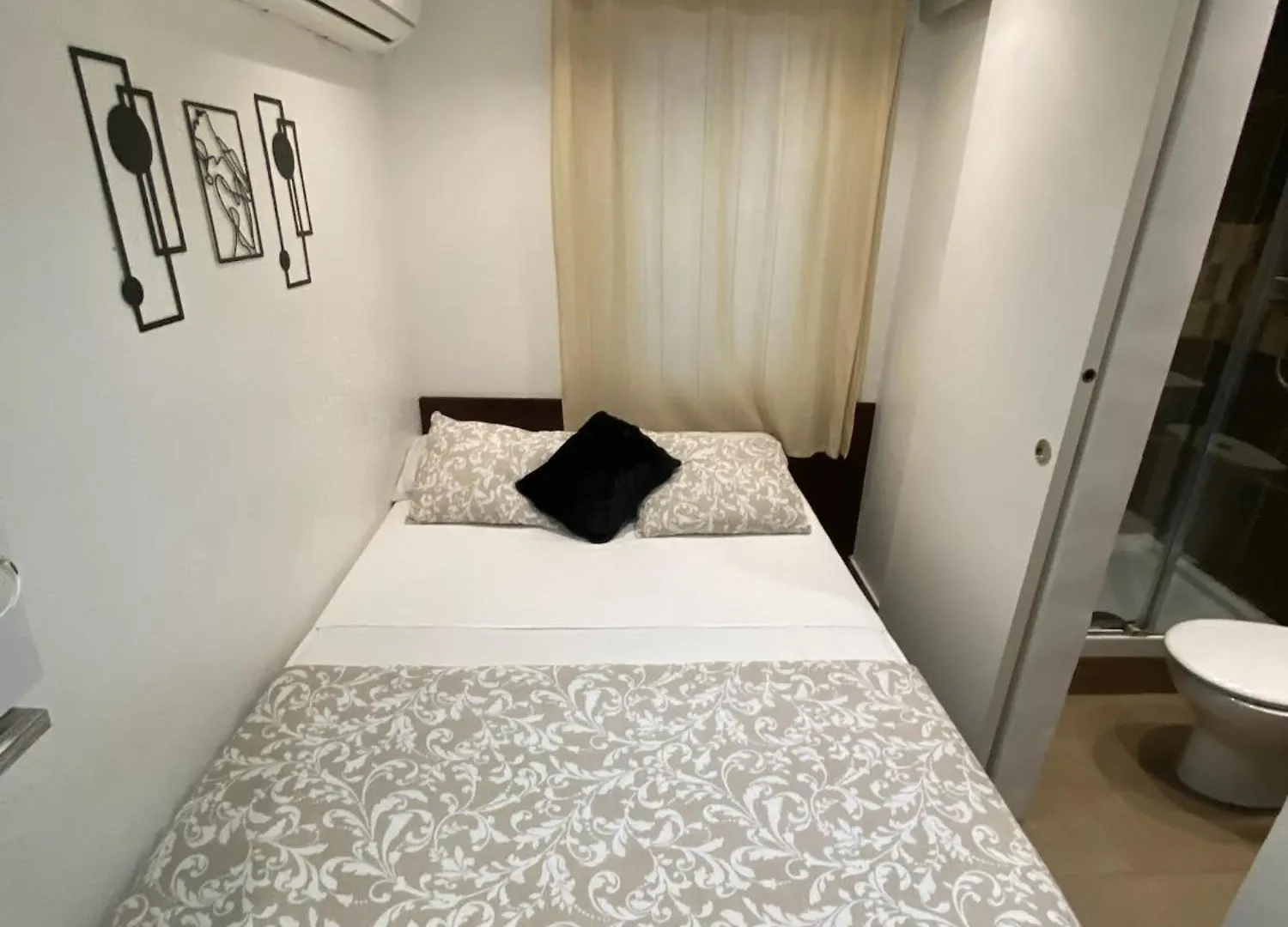Apartment Suites Nuevas Con Bano Privado Frente Al Metro St Mwc Barcelona-Fira L'Hospitalet de Llobregat